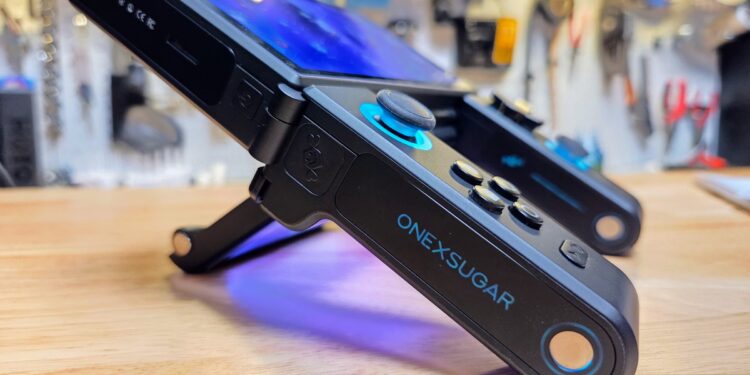 Two things I forgot to show on video: RGB lighting inside the grips and around the analog sticks, and the secondary screen as kickstand.