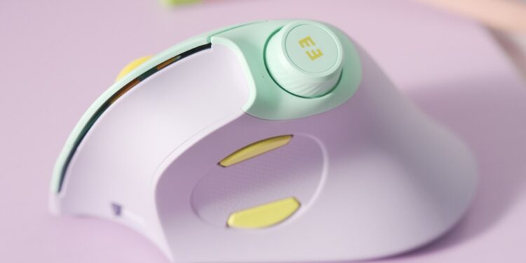 Seenda’s wireless mouse includes a volume knob with playback controls