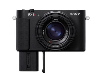 Sony is still stubborn about the size of its cameras