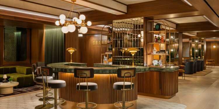 The Grand Gallery bar at Grand Central Terminal.