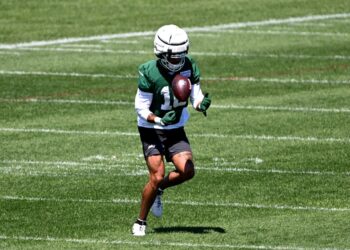New York Jets wide receiver Allen Lazard (13) at practice.