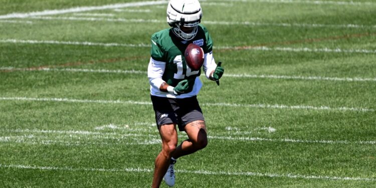 New York Jets wide receiver Allen Lazard (13) at practice.