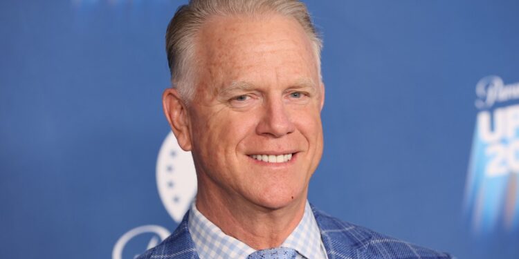 Headshot of a man in a blue blazer.
