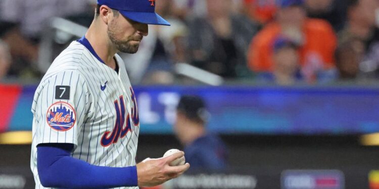 Clay Holmes react dejectedly after giving up an RBI double in the fourth inning of the Mets' 13-5 blowout win over the Braves on Aug. 12, 2025.
