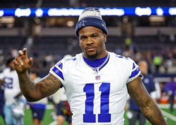 Micah Parsons (11) reacts after the game against the Baltimore Ravens at AT&T Stadium.