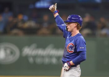 Pete Crow-Armstrong giving a thumbs up.