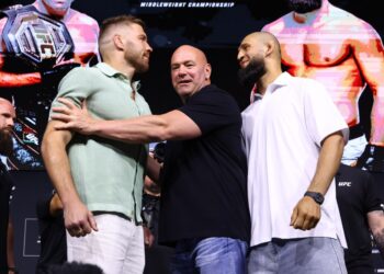 Dricus Du Plessis and Khamzat Chimaev face off before UFC 319.