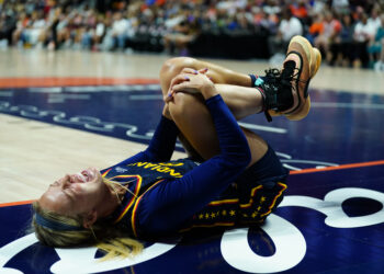 Fever's Sophie Cunningham left screaming in pain with knee injury