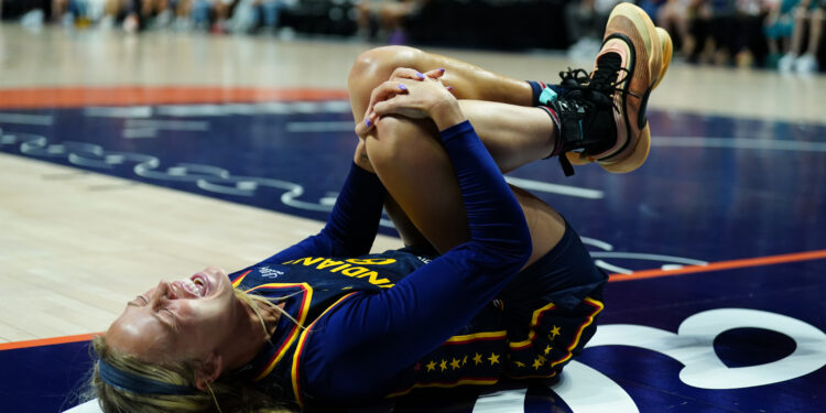 Fever's Sophie Cunningham left screaming in pain with knee injury