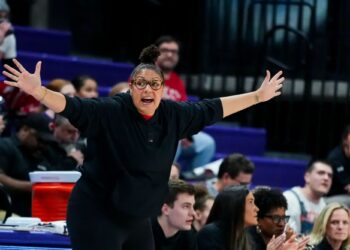 Five ex-Wisconsin women's basketball players suing former coach for alleged mental abuse