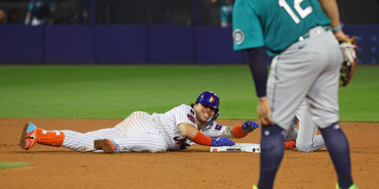 Francisco Alvarez exits Mets game early with hand injury