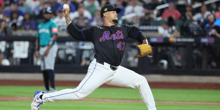 Frankie Montas #47 pitching for the Mets.