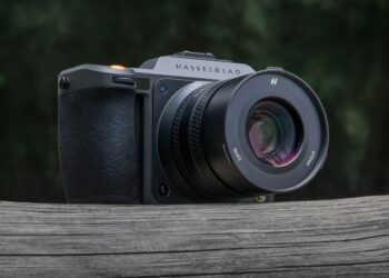 Hasselblad’s new medium format flagship comes with end-to-end HDR