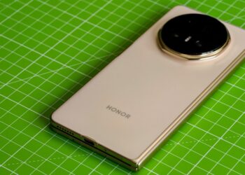 Honor launches the world’s thinnest foldable in Europe