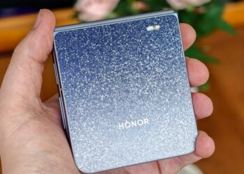 Honor’s new flip phone will go with your Jimmy Choos