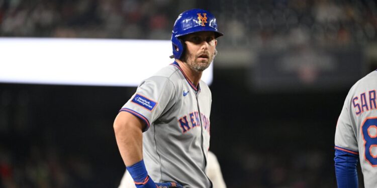 Jeff McNeil of the New York Mets at third base.