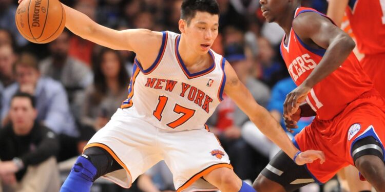 Jeremy Lin dribbling the ball during a Knicks basketball game.