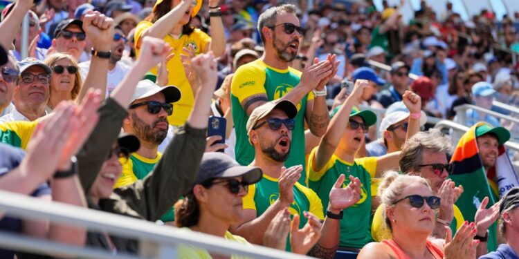 US Open tennis fans cheering.