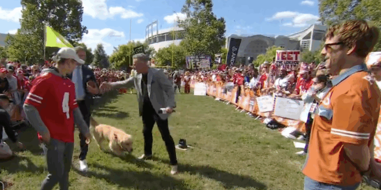 Kirk Herbstreit's dog, Peter, pooped during the kicking contest on Saturday's "College GameDay."