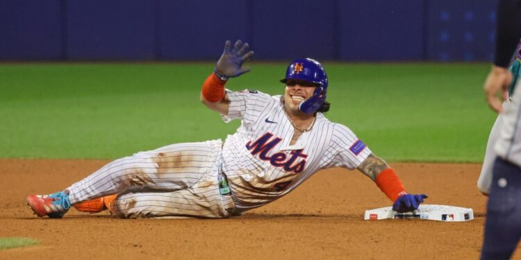 New York Mets catcher Francisco Alvarez (4) doubles during the seventh inning when the New York Mets played the Seattle Mariners