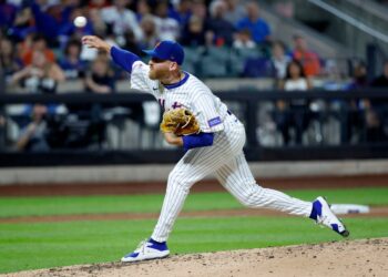 New York Mets pitcher Reed Garrett #75 throwing a pitch.