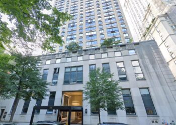 800 5th Avenue building in New York.