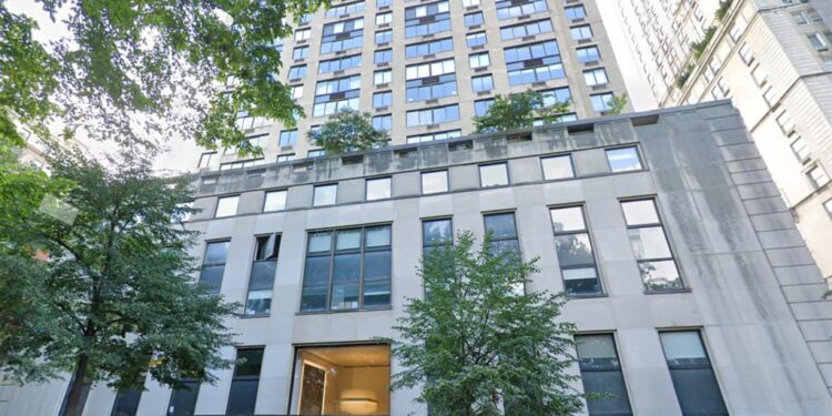 800 5th Avenue building in New York.