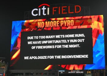 The Mets hit so many homers in their 13-5 win over the Braves that they ran out of fireworks.
