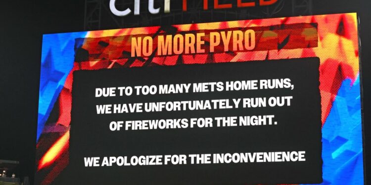 The Mets hit so many homers in their 13-5 win over the Braves that they ran out of fireworks.