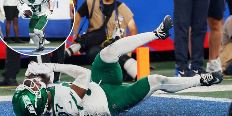 Qwan'tez Stiggers helped case for Jets depth role with interception