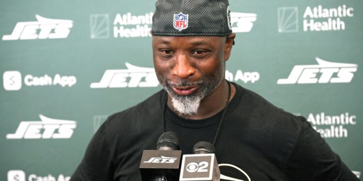 Jets coach Aaron Glenn at a press conference.