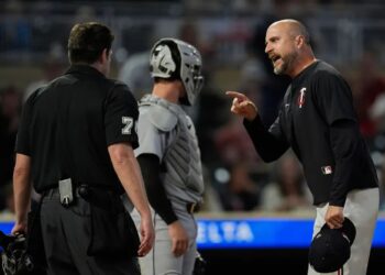 Twins' Rocco Baldelli eviscerates umpire before ejection