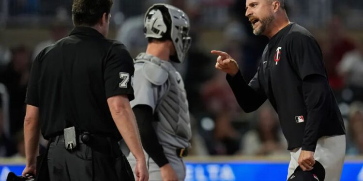 Twins' Rocco Baldelli eviscerates umpire before ejection