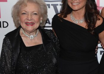 Betty White and Valerie Bertinelli at the Hot in Cleveland premiere.