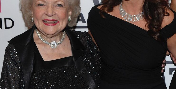Betty White and Valerie Bertinelli at the Hot in Cleveland premiere.