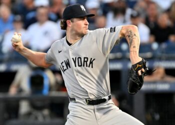 Cam Schlittler throws a pitch during the Yankees-Rays game on Aug. 20, 2025.