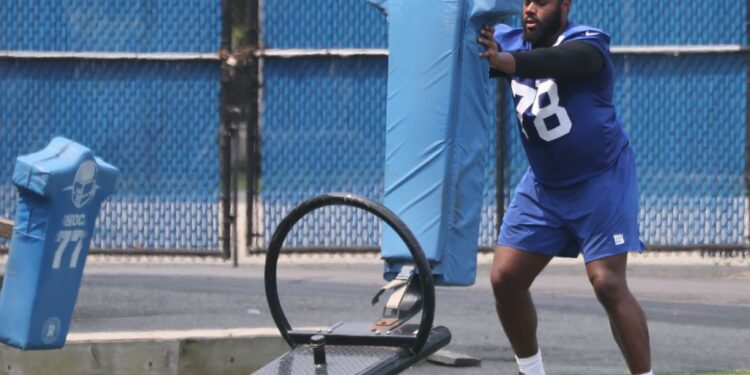 Andrew Thomas #78 of the New York Giants practices.