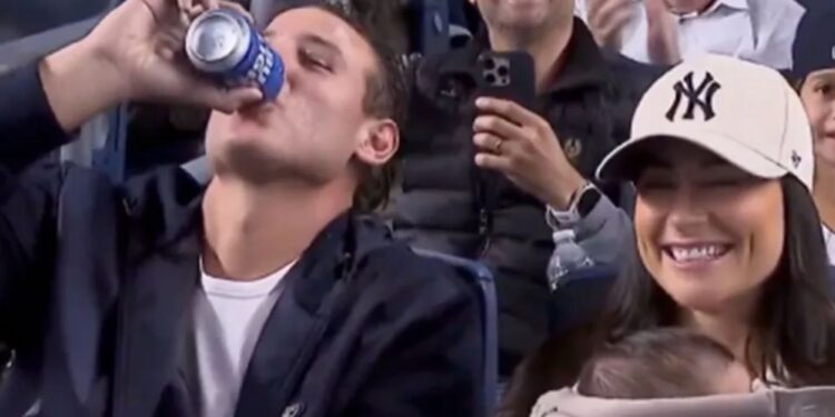 Anthony Rizzo chugs beer while taking in Yankees game with wife, baby
