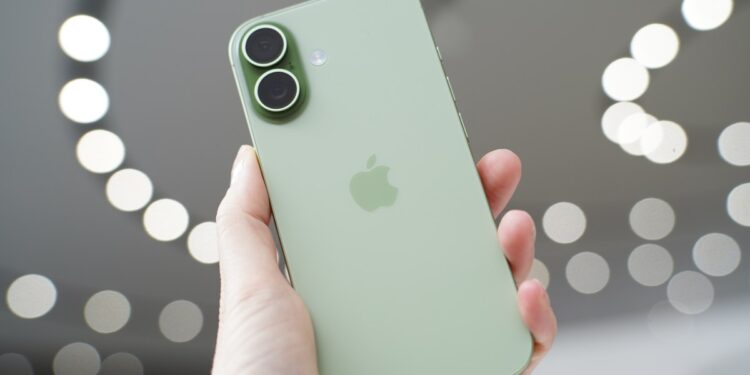 Apple iPhone 17 hands-on | The Verge