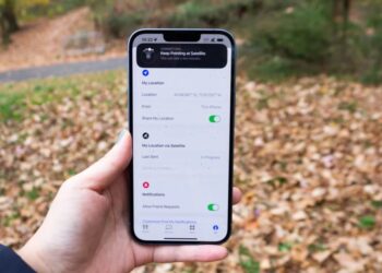Apple is giving iPhone 14 and 15 users another free year of satellite features
