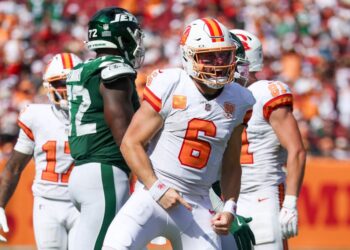 Tampa Bay Buccaneers quarterback Baker Mayfield (6) reacting after a play against the New York Jets.