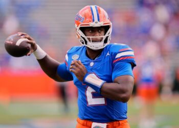 Florida Gators quarterback DJ Lagway warming up.