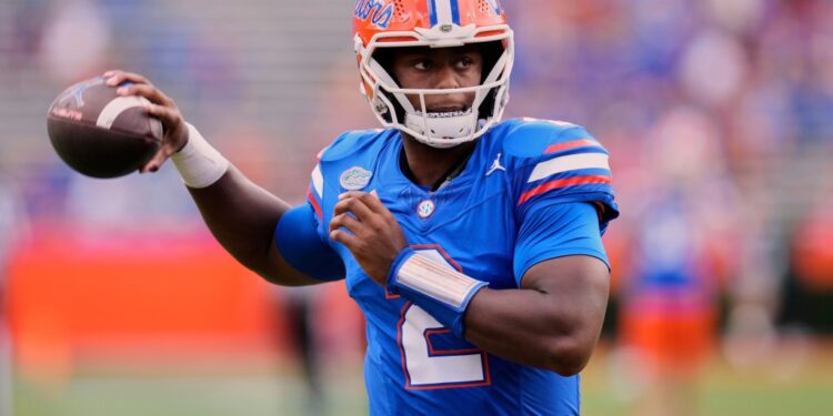 Florida Gators quarterback DJ Lagway warming up.