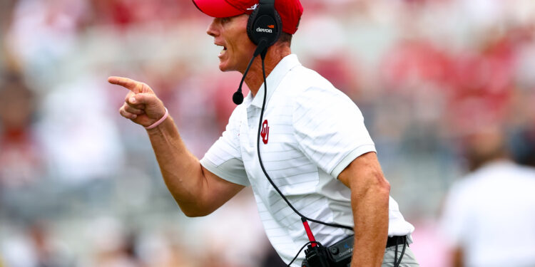 Bet $10, get $100 in FanCash, plus up to $100 back in FanCash every football gameday