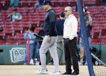 General manager Brian Cashman and manager Aaron Boone look on during warmups before the Yankees' 4-1 win over the Red Sox on Sept. 13, 2025.