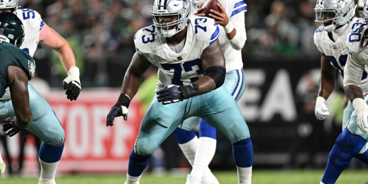 Dallas Cowboys guard Tyler Smith (73) prepares to block during the second half of an NFL football game against the Philadelphia Eagles, Thursday, Sept. 4, 2025, in Philadelphia.