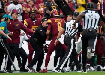 Marcus Mariota collides with Dan Quinn Washington Commanders