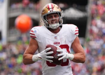 49ers player catching a football.