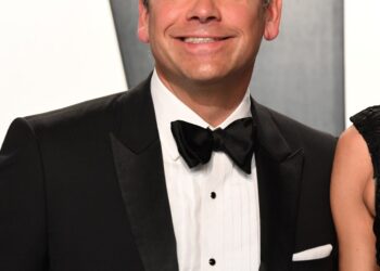 Lachlan Murdoch smiling at the 2020 Vanity Fair Oscar Party.