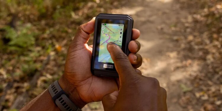 Garmin’s eTrex Touch navigator can go almost a month without charging